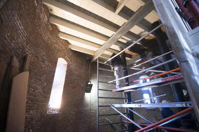 910342 Afbeelding van de werkzaamheden ten behoeve van de herbestemming van de watertoren (Heuveloord 25a) te Utrecht.